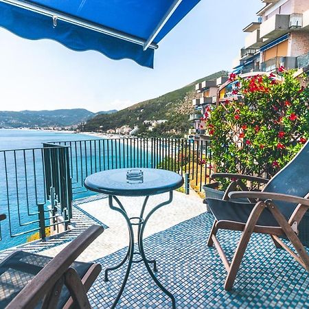 B&B Isola Dei Gabbiani Bergeggi Bagian luar foto